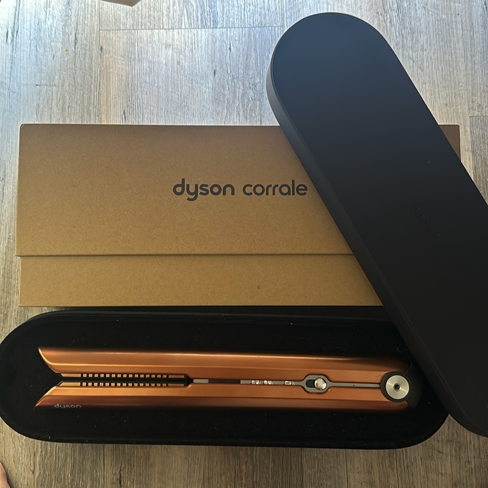Dyson corrale straighter